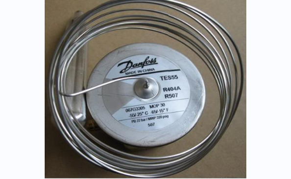 如果高低溫濕熱交變?cè)囼?yàn)箱進(jìn)水太多怎么辦？