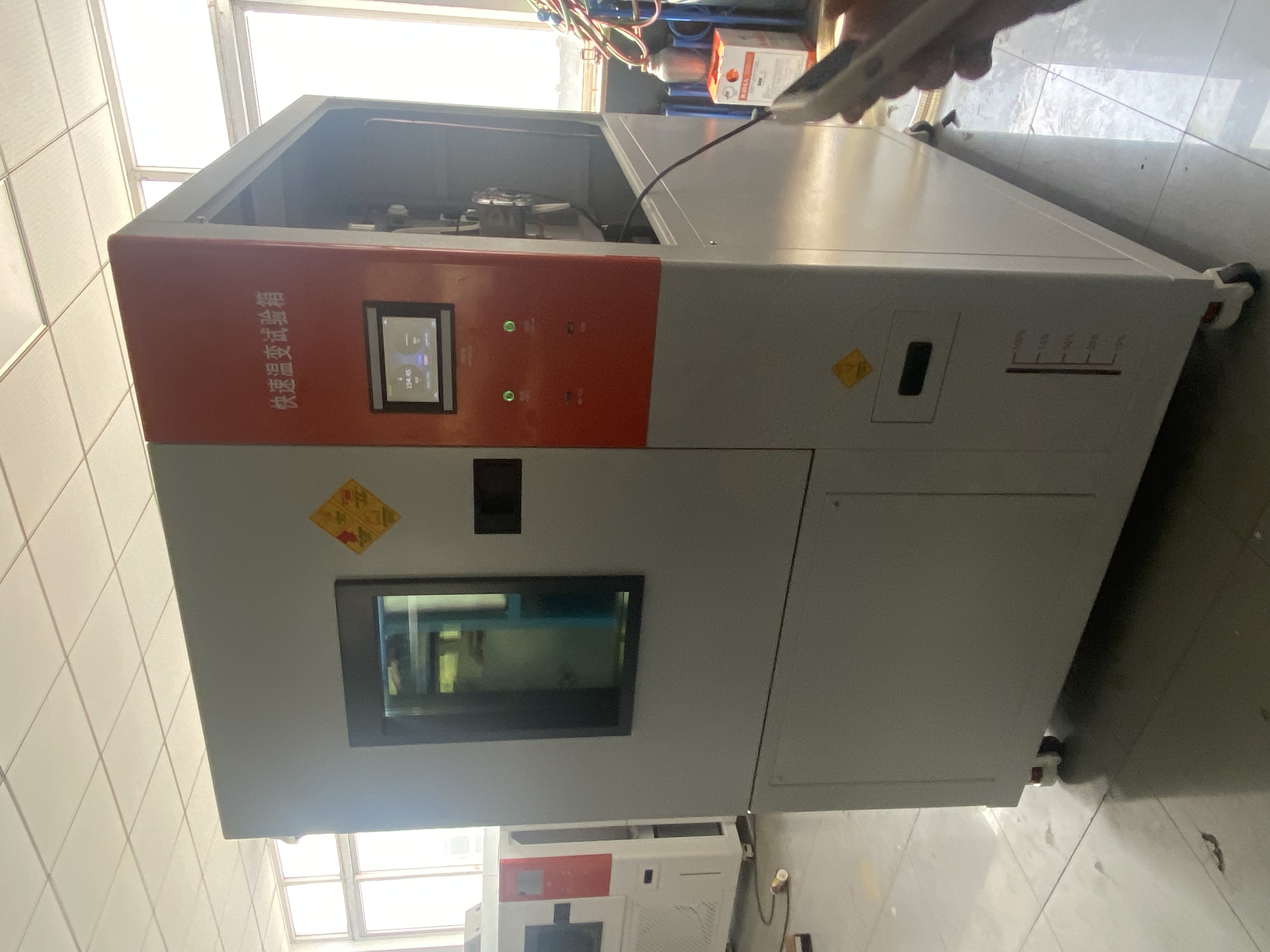 快速溫變試驗箱示意圖